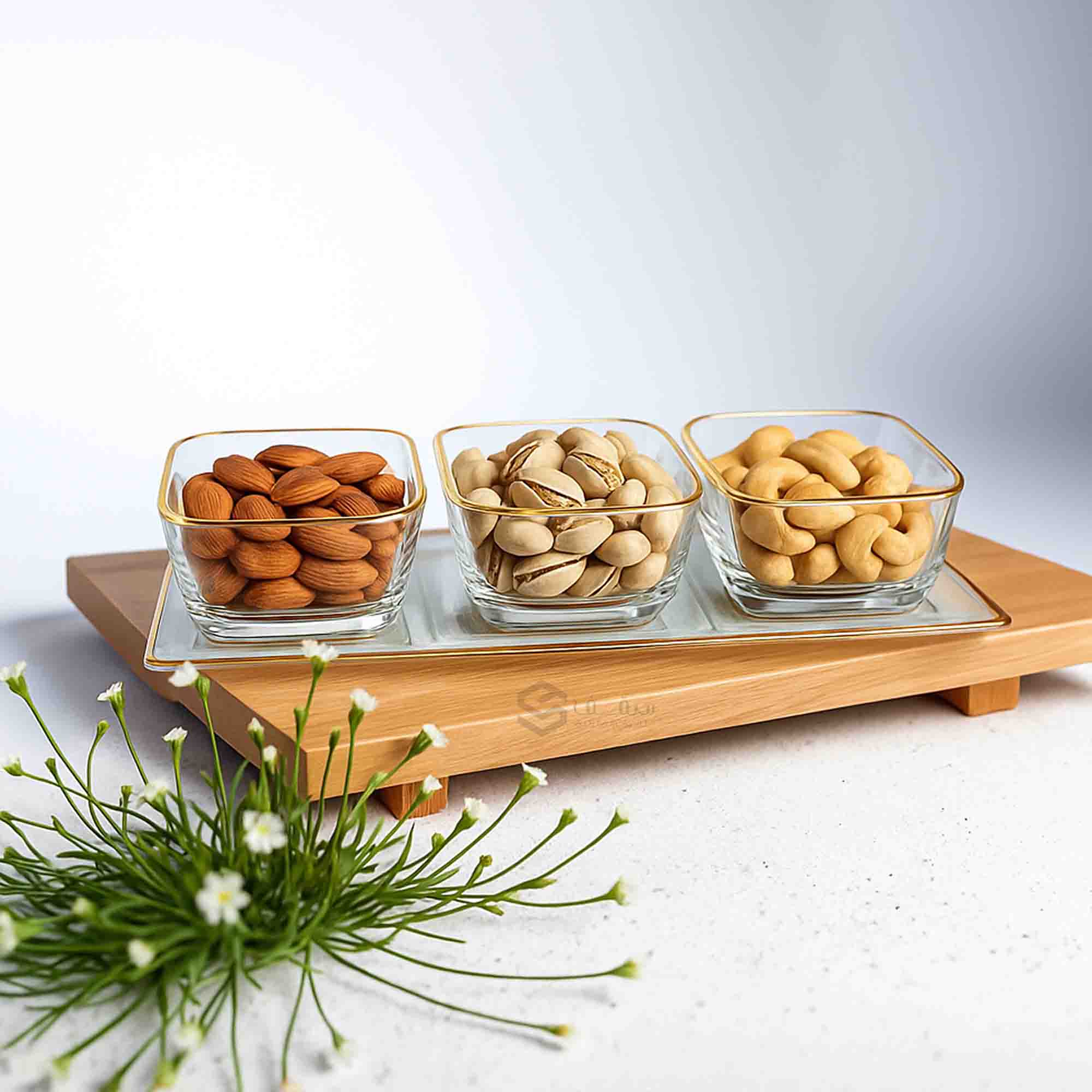 صحون المكسرات والحلا