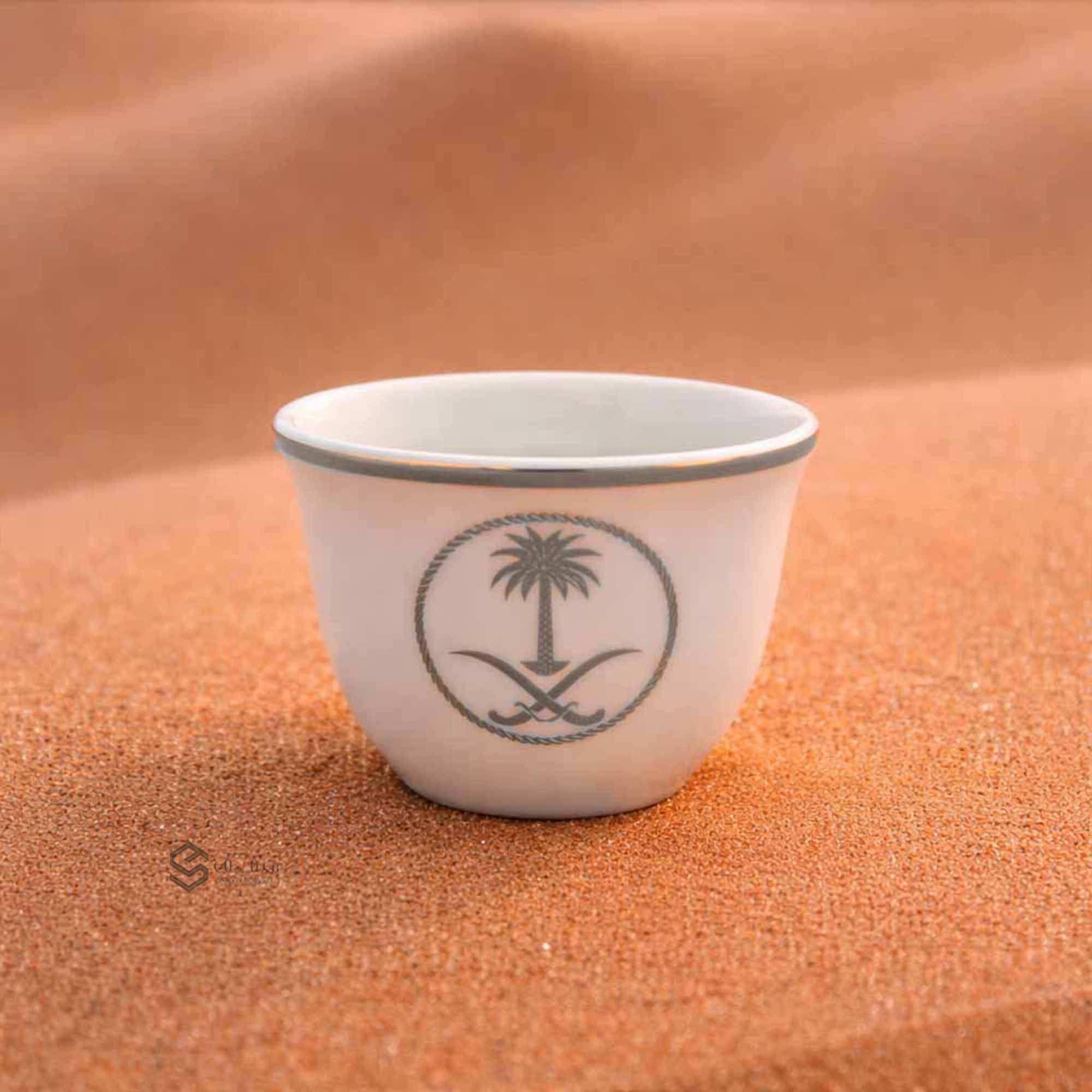 فنجال سيفين ونخلة
