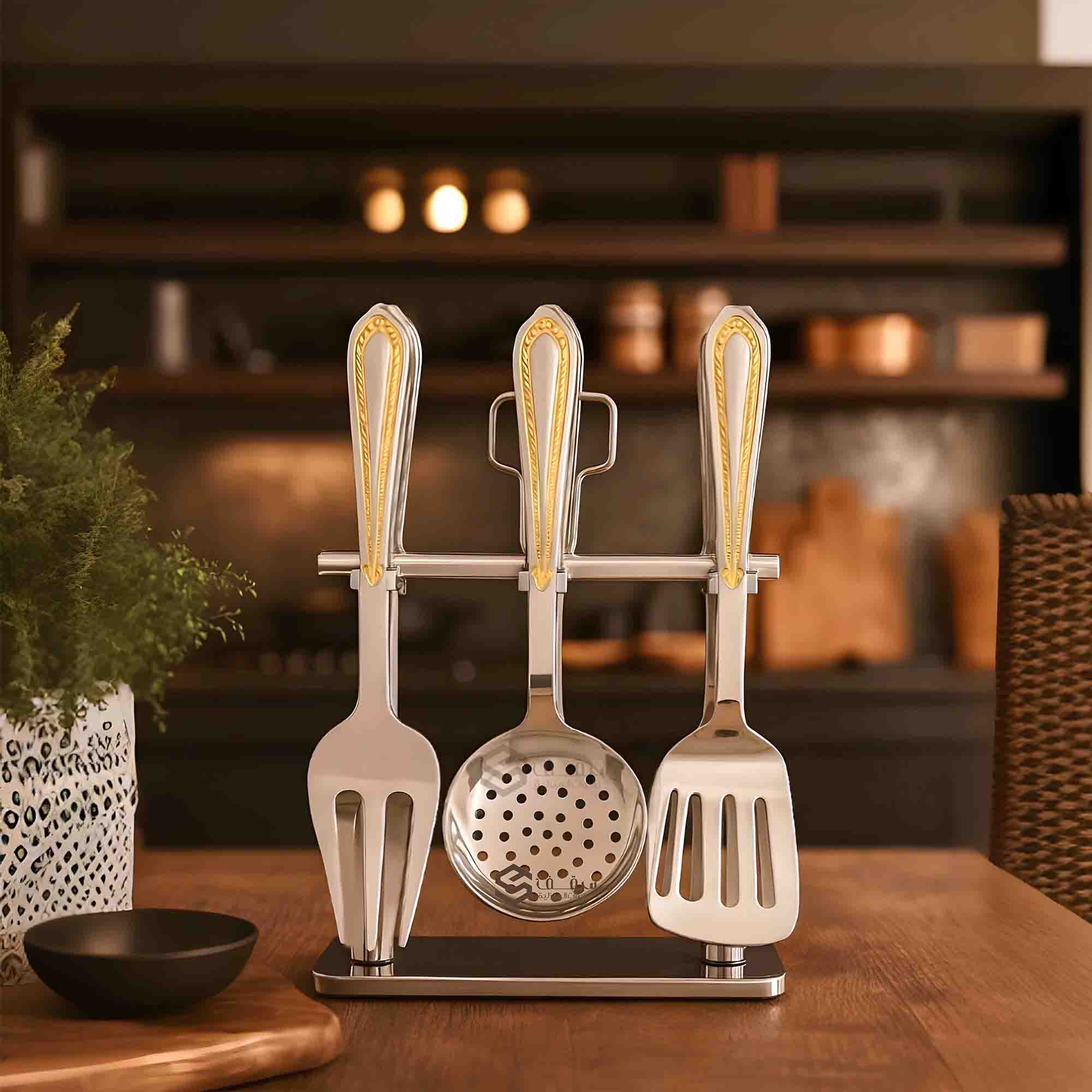 ملاعق وشوك وسكاكين